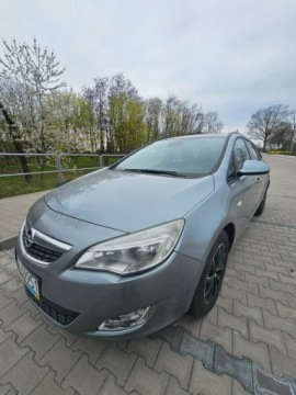 Opel Astra J Sports Tourer 1.7 CDTI ECOTEC 110KM 2011 Opel Astra Klimatyzacja - 1.7cdti - 2011r, zdjęcie 2