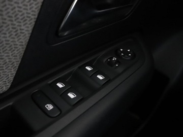 Citroen C4 III SUV 1.2 PureTech 130KM 2022 Citroen C4 automat full LED półskóra navi, zdjęcie 39