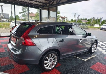 Volvo V60 I Kombi Facelifting 2.0 D3 DRIVE-E 150KM 2015 Volvo V60 Volvo V60 I Zadbane Zarejestrowane 2.0 Diesel 150KM, zdjęcie 7