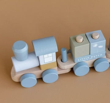 МАЛЕНЬКИЙ ГОЛЛАНДСКИЙ ДЕРЕВЯННЫЙ ПОЕЗД С БЛОКАМИ 12 месяцев+
