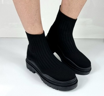 ЧЕРНЫЕ БОТИНКИ НА ПЛОСКОЙ ЭЛАСТИКЕ НОСОК 40