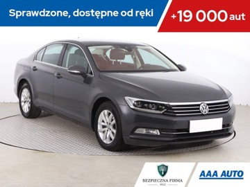Volkswagen Passat B8 Limousine 1.8 TSI BlueMotion Technology 180KM 2015 VW Passat 1.8 TSI, Salon Polska, Automat, Navi