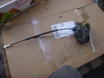 ASTRA J IV ZÁMEK DVEŘE PRAVÝ PŘEDNÍ 13579523