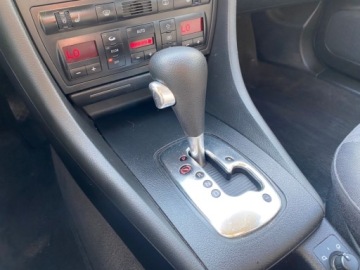 Audi A6 C5 Sedan 2.0 130KM 2003 Audi a6 AUTOMAT KLIMATYZACJA PARKTRONIC PODGRZEWANE FOTELE SERWISOWANA 2.0, zdjęcie 9