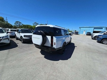 Land Rover Defender IV (L663) 2024 Land Rover Defender 130 X-Dynamic SE 2024 3.0 Benzyna 395KM, zdjęcie 3