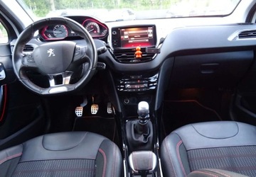 Peugeot 2008 I SUV Facelifting 1.2 PureTech 130KM 2016 Peugeot 2008 1.2 benzyna GT, klima, alu, zarejestrowany 1.2 Benzyna 130KM, zdjęcie 4