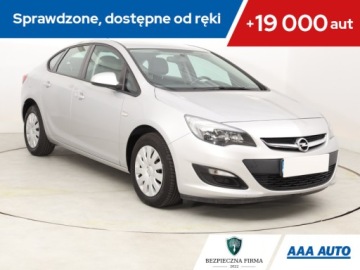 Opel Astra J Sedan 1.4 Turbo ECOTEC 140KM 2018 Opel Astra 1.4 T, Salon Polska, Skóra, Klima