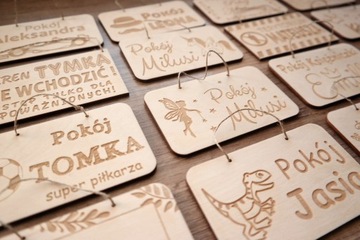 деревянная ТАБЛИЧКА на дверь комнаты, имя ребенка с именем