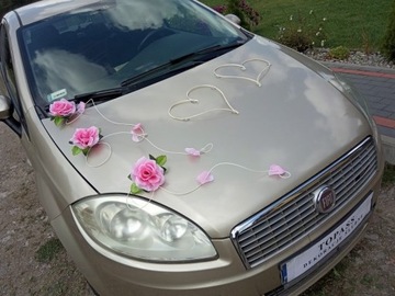 DS6 /C Ślubna dekoracja na samochód z płatkami róż