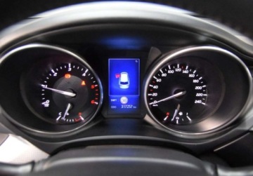 Toyota Avensis III Wagon Facelifting 2015 2.0 D-4D 143KM 2015 Toyota Avensis PL Salon _ kombi _ kamera cofania _ Alu17_ 2.0 Diesel 143KM, zdjęcie 21