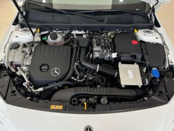 Mercedes Klasa A W177/V177 Hatchback Plug-In 1.3 250e 218KM 2020 Mercedes-Benz Klasa A AMG Line Plug In Fotele kubelkowe Nawigacja Kame, zdjęcie 17