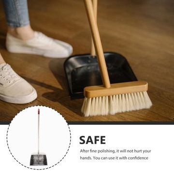 Лопата для мусора, хозяйственные веники, подметание прихожей.