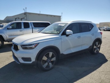 Volvo XC40 Crossover 2.0 T5 247KM 2019 Volvo XC 40 2019 VOLVO XC40 T5 MOMENTUM 2.0 Benzyna 248KM, zdjęcie 1