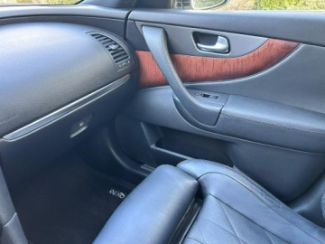 Infiniti QX70 3.7 V6 320KM 2017 Infiniti QX70 S Premium 3.7 V6 320KM | PO REMONCIE, zdjęcie 35