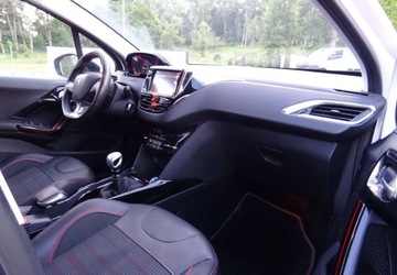 Peugeot 2008 I SUV Facelifting 1.2 PureTech 130KM 2016 Peugeot 2008 1.2 benzyna GT, klima, alu, zarejestrowany 1.2 Benzyna 130KM, zdjęcie 15