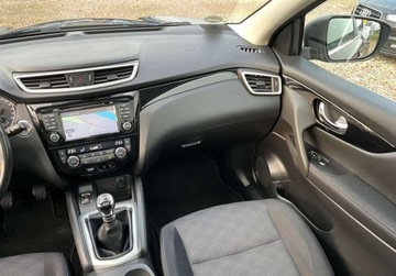 Nissan Qashqai II Crossover 1.6 dCi 130KM 2016 Nissan Qashqai panorama, kamera cofania, nawigacja 1.6 Diesel 130KM, zdjęcie 27