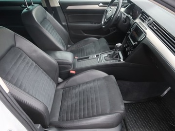Volkswagen Passat B8 Variant 2.0 TDI BlueMotion SCR 150KM 2016 VW Passat 2.0 TDI, Salon Polska, Serwis ASO, zdjęcie 8