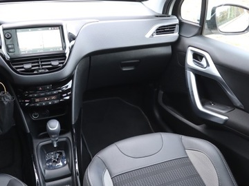 Peugeot 2008 I SUV Facelifting 1.2 PureTech 110KM 2019 Peugeot 2008 1.2 PureTech, Salon Polska, zdjęcie 7