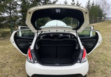 Lancia Ypsilon IV Hatchback 5d 1.3 Multijet 16v 95KM 2011 Lancia Ypsilon KLIMATYZACJA, zarejestrowany, czujniki cofania, ZERO KOROZJ, zdjęcie 9