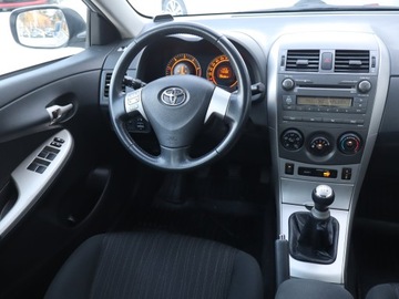 Toyota Corolla X Sedan 1.4 D-4D 90KM 2007 Toyota Corolla 1.4 D-4D, Salon Polska, zdjęcie 6