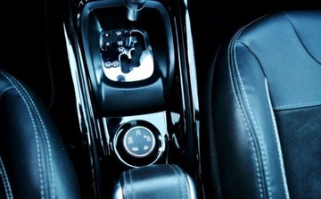 Peugeot 2008 I SUV Facelifting 1.2 PureTech 110KM 2016 Peugeot 2008 Automat, Panorama, Kamera cofania, Nowy rozrzad 1.2 Benzyna, zdjęcie 17