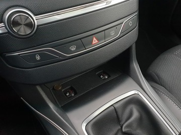 Peugeot 308 II SW Facelifting 1.2 PureTech 130KM 2018 PEUGEOT 308 II 1.2 Aut, Allure, PANORAMA, Full LED, podgrz. siedz, POLSKA, zdjęcie 3