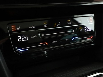 Volkswagen Passat B8 GTE Variant Facelifting 1.4 TSI Plug-In-Hybrid 218KM 2021 Volkswagen Passat 1.4GTE PHEV Automat Panorama, zdjęcie 27