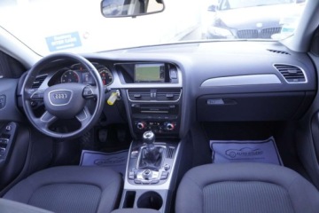 Audi A4 B8 Avant Facelifting 2.0 TDI 143KM 2013 Audi A4 Avant NawigacjaXenonLEDGrzane FoteleMultifunkcjaTempomatAlu Felgi, zdjęcie 4