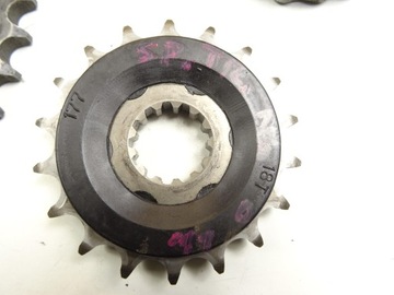 TRIUMPH SPEED TRIPLE 1050 ПРИВОДНАЯ ЦЕПЬ, ЗВЕЗДОЧКА 11