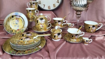 НАБОР ИЗ 2 КРУЖЕК В ПОДАРОЧНОЙ КОРОБКЕ С СЕРДЦЕМ Г.КЛИМТА