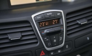 Renault Laguna III Hatchback 2.0T 16v 170KM 2011 Renault Laguna Renault Laguna 2.0 TCe 170 Initiale 2.0 Benzyna 170KM, zdjęcie 22