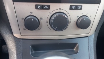 Opel Zafira B 1.8 ECOTEC 140KM 2008 Opel Zafira Opel Zafira B 2008 rok 1.8 benzyna 140 KM 7 osob 1.8 Benzyna, zdjęcie 12