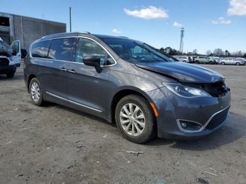 Chrysler Pacifica II 2018 Chrysler Pacifica Touring L 2018 3.6l 3.6 Benzyna 287KM, zdjęcie 4