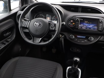 Toyota Yaris III Hatchback 5d Facelifting 2017 1.5 Dual VVT-iE 111KM 2019 Toyota Yaris 1.5 Dual VVT-i, Salon Polska, Klima, zdjęcie 6