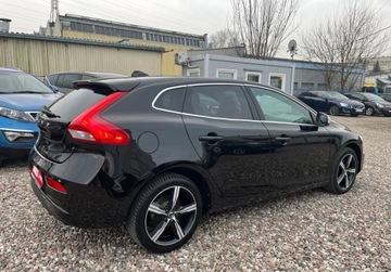 Volvo V40 II Hatchback Facelifting 2.0 D2 120KM 2018 Volvo V40 , R- Design , nawigacja , skorzane fotele 2.0 Diesel 120KM, zdjęcie 3