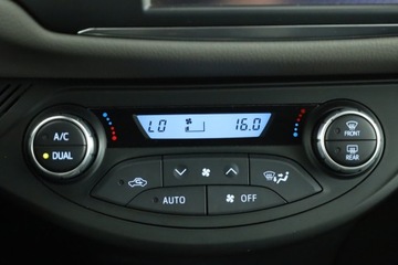 Toyota Yaris III Hatchback 5d Facelifting Hybrid 100KM 2017 Toyota Yaris Hybrid, Salon Polska, Serwis ASO, zdjęcie 9