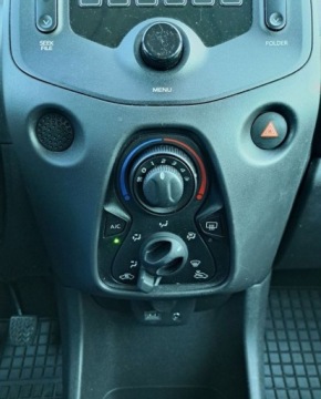 Toyota Aygo II Hatchback 3d Facelifting 1.0 VVT-i 72KM 2019 Toyota Aygo Toyota Aygo 1.0 VVT-i X Comfort 72KM 2019 Benzyna 72KM, zdjęcie 11