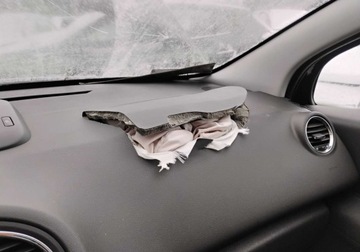 Peugeot 5008 I Minivan 2.0 HDi FAP 150KM 2013 Peugeot 5008 2013r, 2.0 HDI. Uszkodzony przod. 2.0 Diesel 150KM, zdjęcie 17