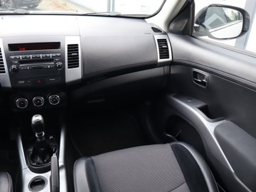 Mitsubishi Outlander II 2.2 MIVEC DID 177KM 2010 Mitsubishi Outlander 2.2 DI-D, 174 KM, Klima, zdjęcie 7