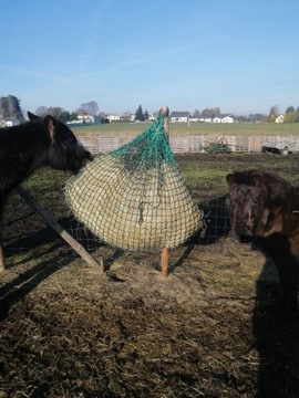 БОЛЬШАЯ ПРОЧНАЯ СЕТКА ДЛЯ СЕНА 150см x 100 ячеек 4,5x4,5 ушей ЧЕРНАЯ, 4 мм