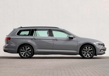 Volkswagen Passat B8 Variant Facelifting 1.5 TSI EVO 150KM 2022 Volkswagen Passat Matrix-LED Kamera Czujniki Travel Assist FVAT23 Sal, zdjęcie 2