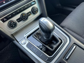 Volkswagen Passat B8 Variant 2.0 TDI BlueMotion SCR 150KM 2016 Volkswagen Passat Variant Łopatki Grzany fotel, zdjęcie 26