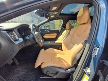 Volvo XC60 II Crossover T5 250KM 2019 VOLVO XC60 T5, Bogate wyposażenie, Dokumentacja AWD, Przebieg 9582, zdjęcie 3