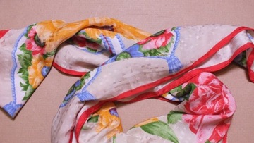 Итальянский шарф с цветочным узором, 100% шелк.