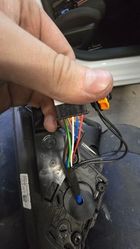 ZRCÁTKO PRAVÉ 8 PIN OPEL CORSA F 22R 39225900