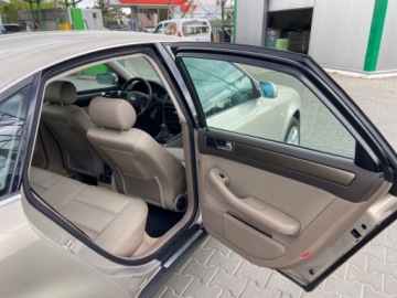 Audi A6 C5 Sedan 2.4 V6 165KM 1999 Audi A6 Limousine 2.4 V6 Bezwypadkowa Czujniki Parkowania Manual Klimatoni, zdjęcie 29