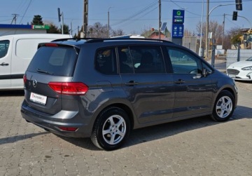 Volkswagen Touran III 1.6 TDI 115KM 2017 Volkswagen Touran swiezo sprowadzone, zarejestrowane, 7osob 1.6 Diesel, zdjęcie 9