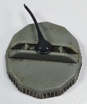 KOREK WLEWU PALIWA MAZDA 323F BJ