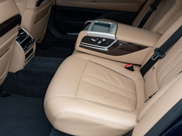 BMW Seria 7 G70 2022 BMW 745 PY13616#745Le xDrive Ambient K.cofania, zdjęcie 25
