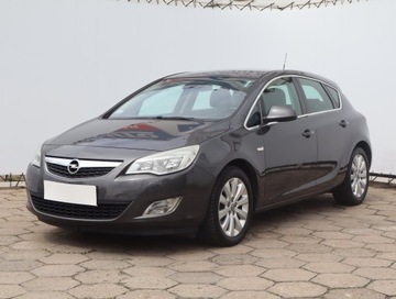 Opel Astra J Hatchback 5d 1.7 CDTI ECOTEC 110KM 2011 Opel Astra 1.7 CDTI, Klima, Klimatronic, Tempomat, zdjęcie 1